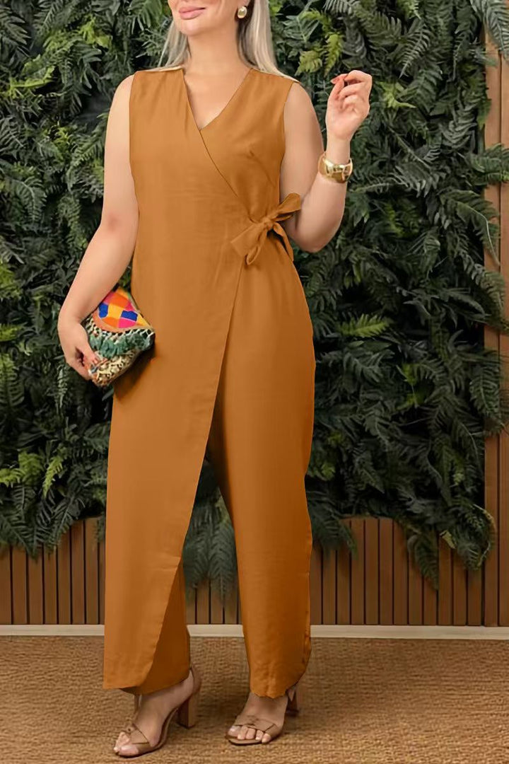 Ingeborg – Ärmlös jumpsuit med omlottdetalj