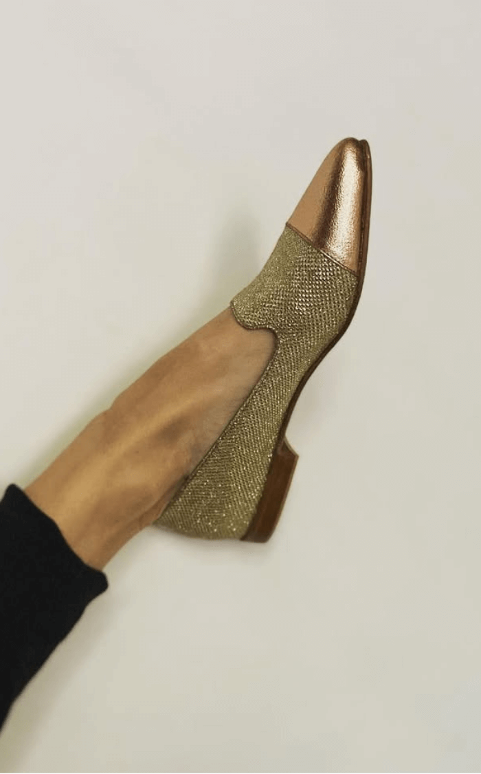 Siv – Spetsig loafer med glittrande detaljer