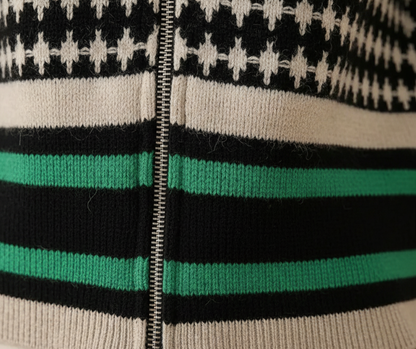 Ronja – Stickad zipkofta med retromönster