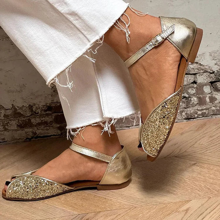 Bodil – Glittriga peep toe-sandaler med ankelrem