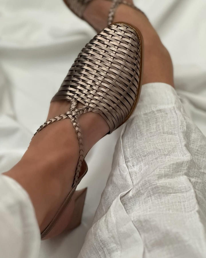 Sonja – Flätad sandal med spetsig tå