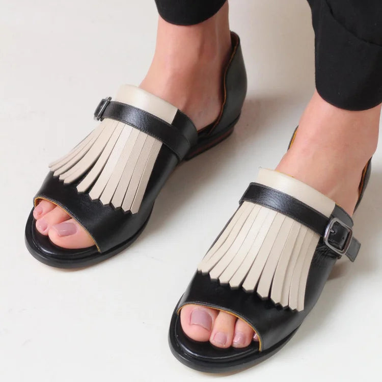 Vendela – Sandaler med fransar i kontrastfärg