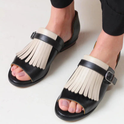Vendela – Sandaler med fransar i kontrastfärg
