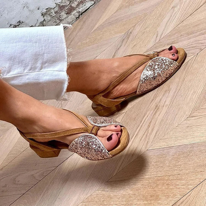 Yvonne – Platta sandaler med glitterdetalj