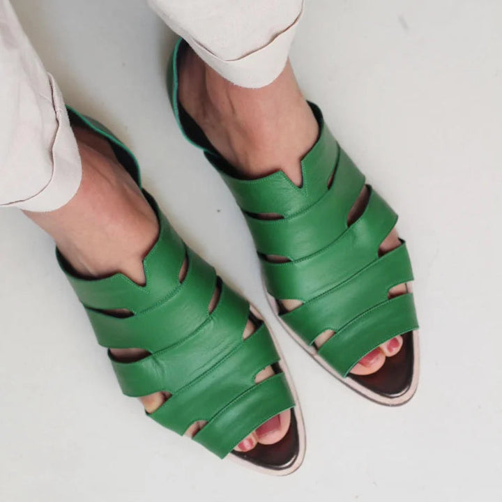 Elin – Slip-on sandal med cut-out detaljer
