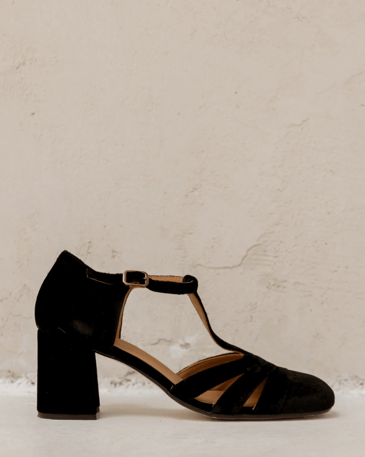 Sara – Sammetsklackar med T-rem och spänne