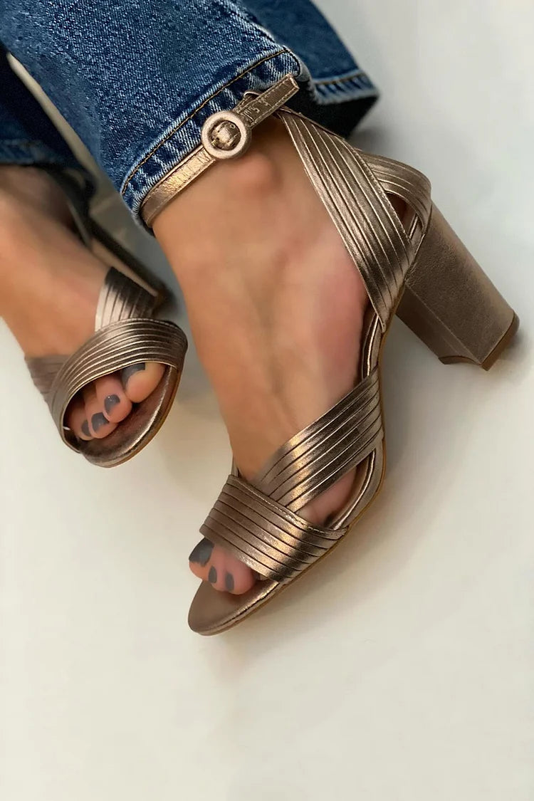 Alva – Sandaler med blockklack och remmar