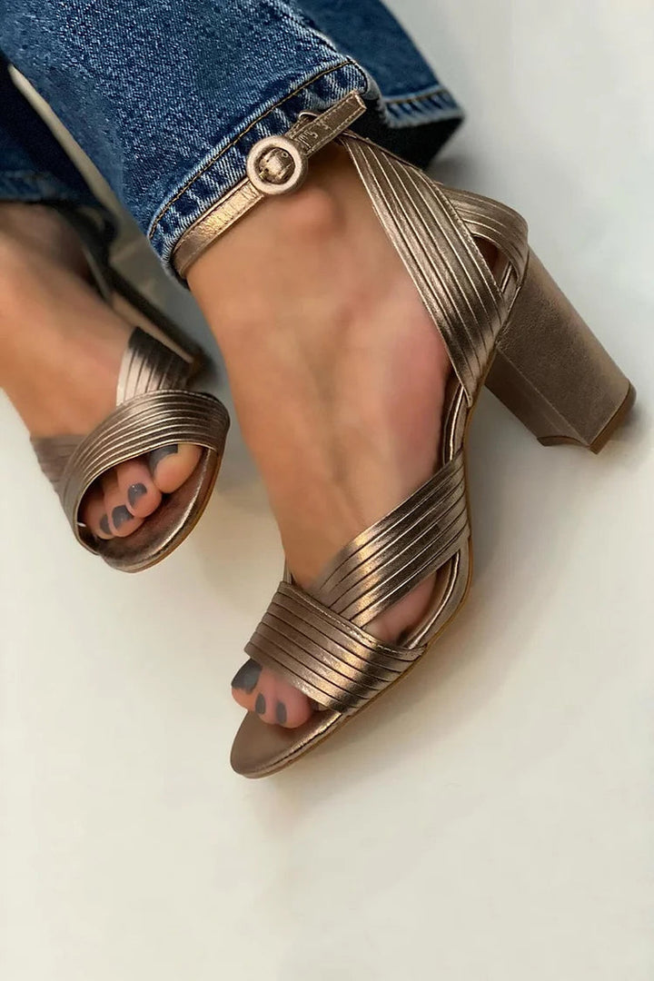 Alva – Sandaler med blockklack och remmar
