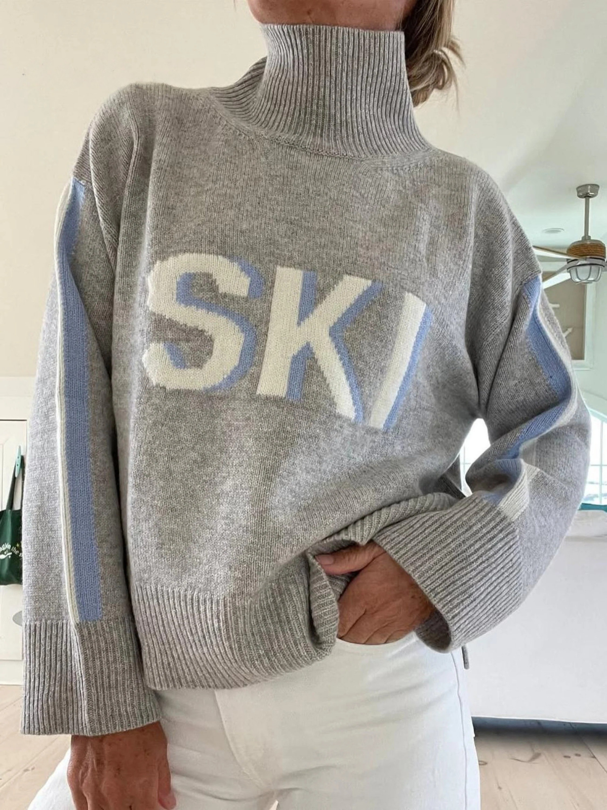 Felicia – Stickad polotröja med skidmotiv