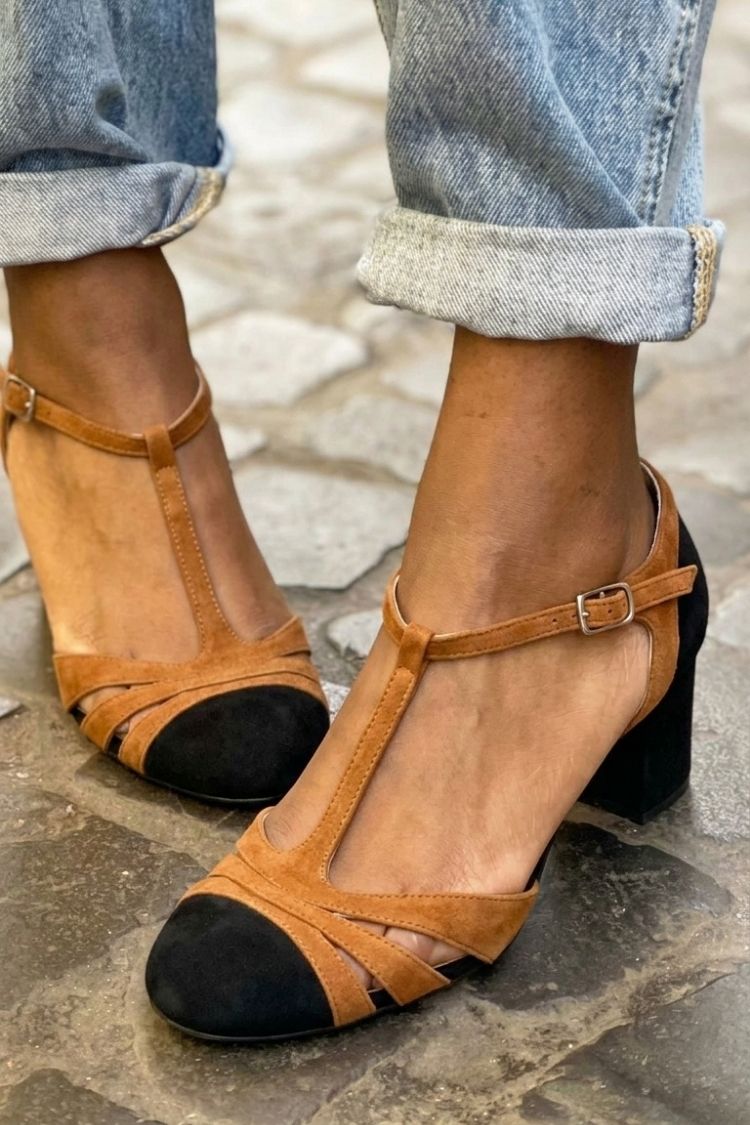 Agneta – Klacksandal med T-rem och cut-out