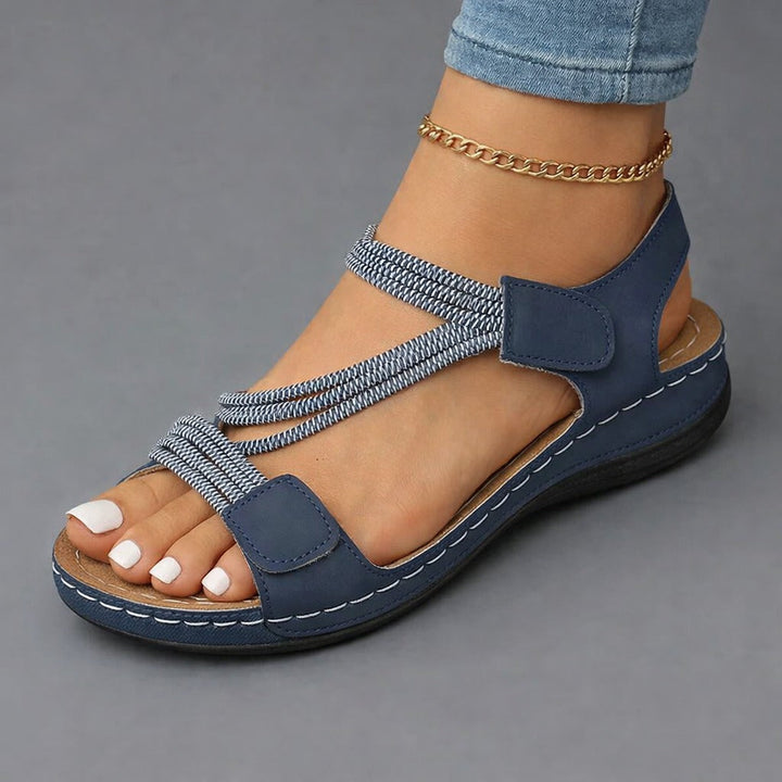 Elsa – Lätta sandaler med korsade remmar