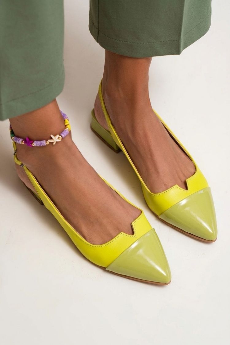 Alva – Spetsig slingback-ballerina med color block