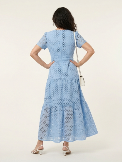 Karin – Broderad maxi med skiktad kjol