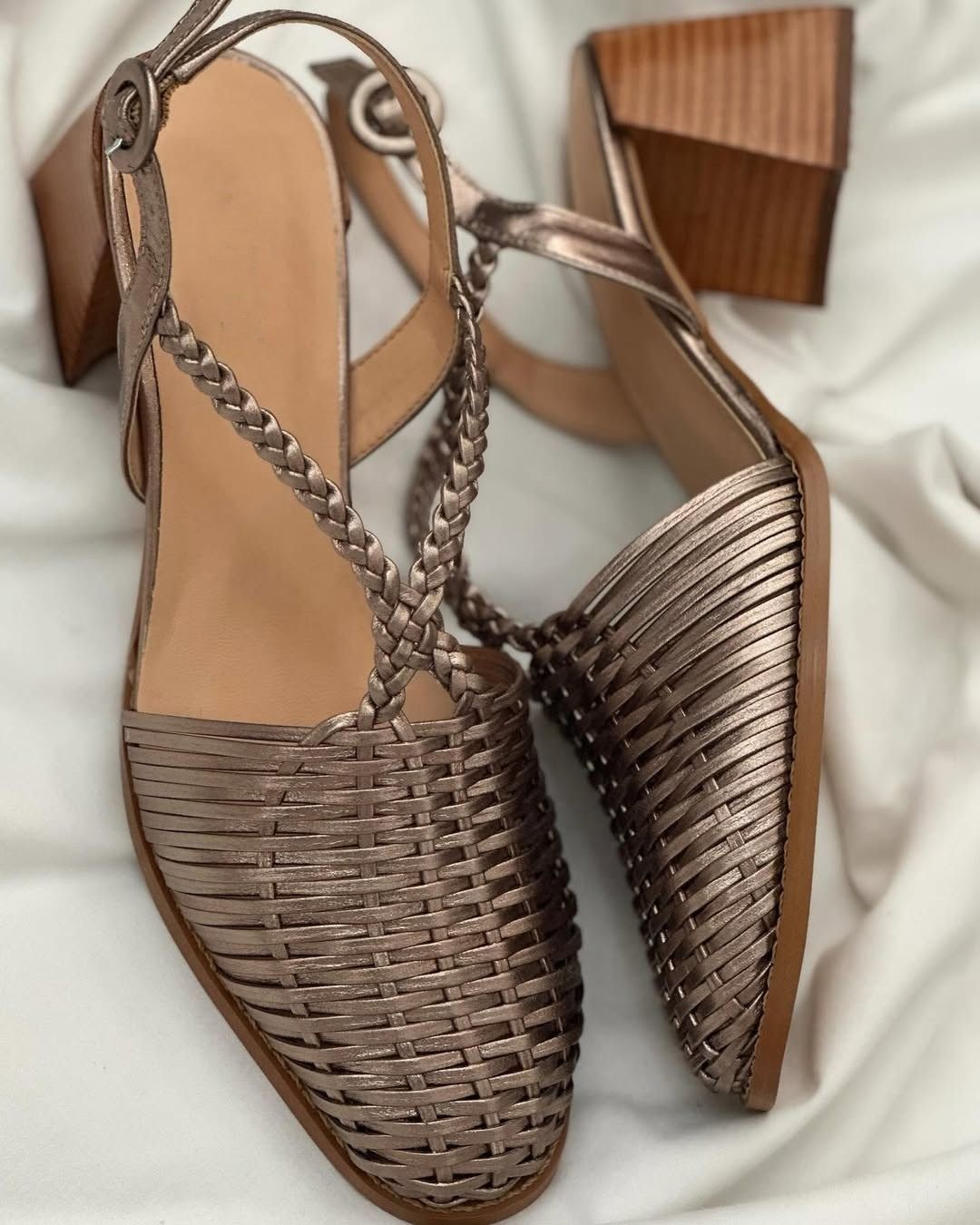 Sonja – Flätad sandal med spetsig tå