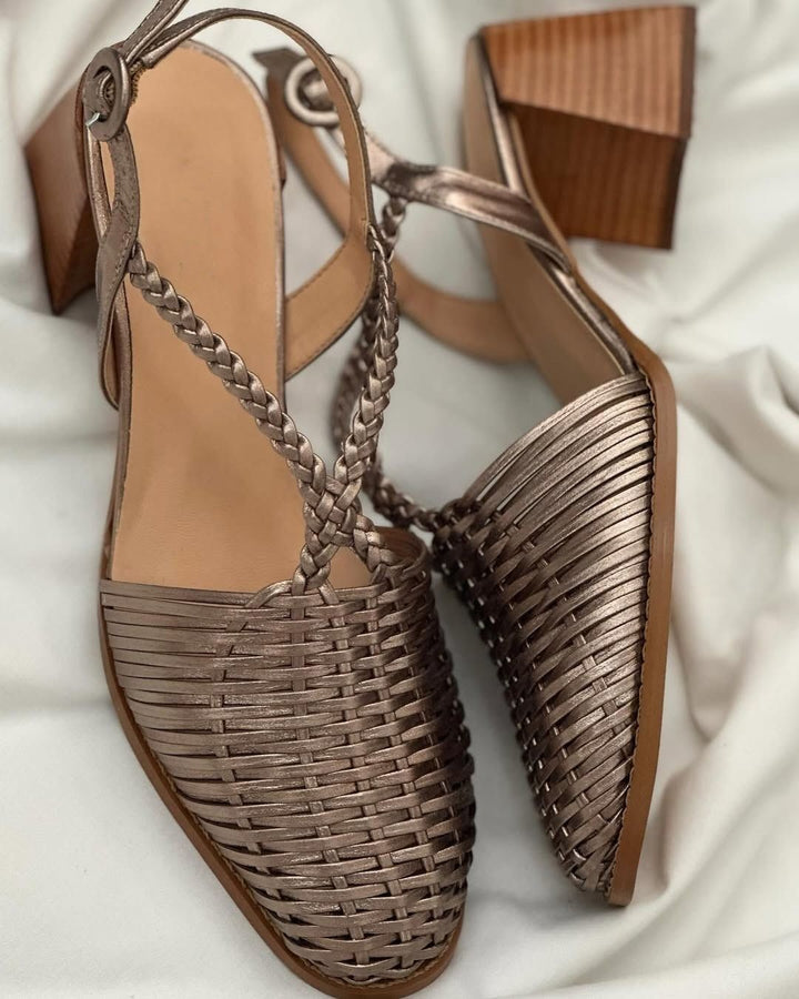 Sonja – Flätad sandal med spetsig tå