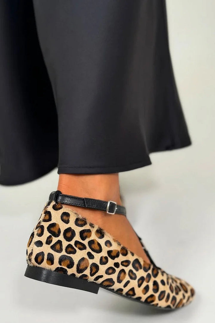 Astrid – Ballerinaskor med leopardmönster och T-rem