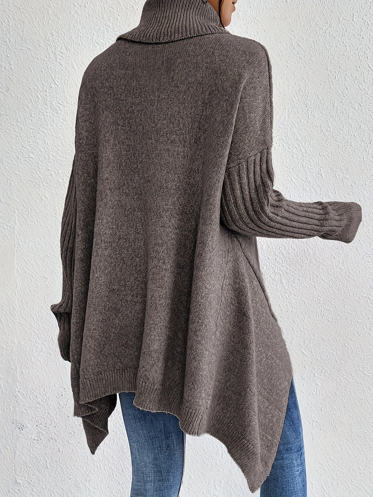 Elva – Oversized polotröja med asymmetrisk kant