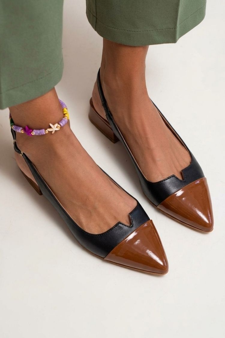 Alva – Spetsig slingback-ballerina med color block