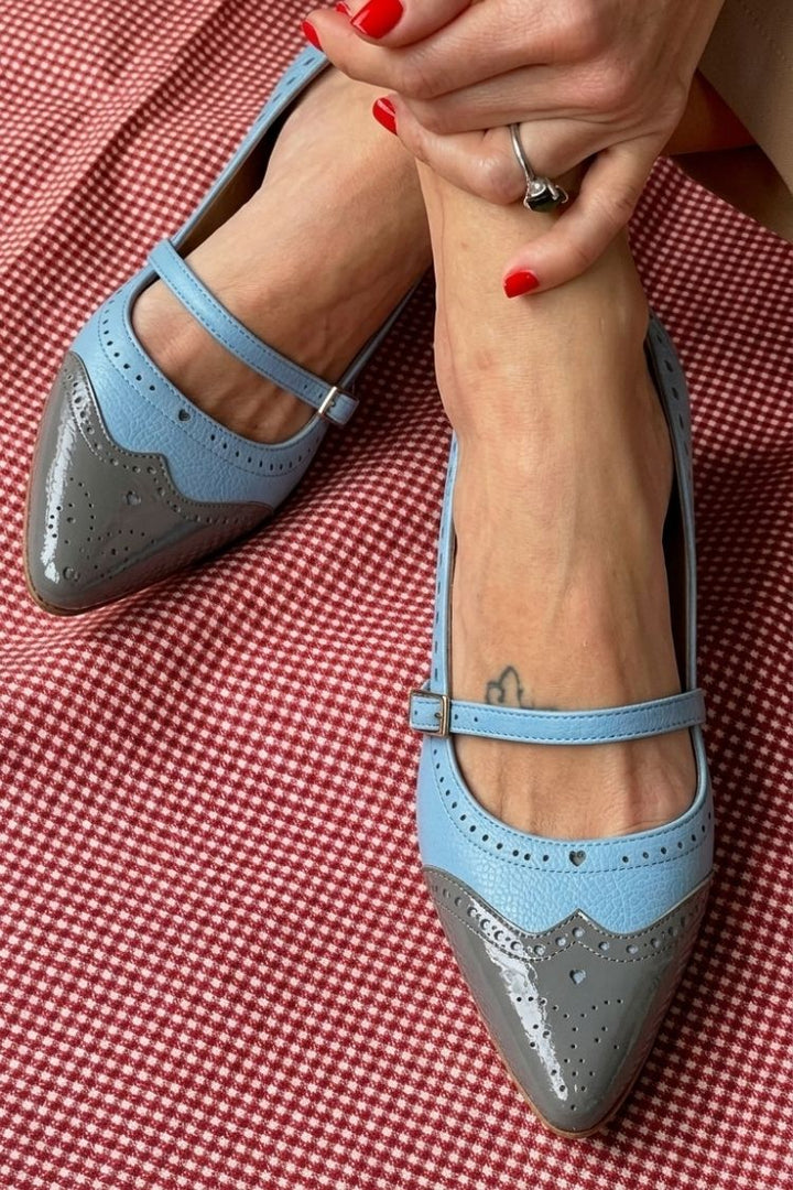 Svea – Spetsig ballerina med brogue-detaljer