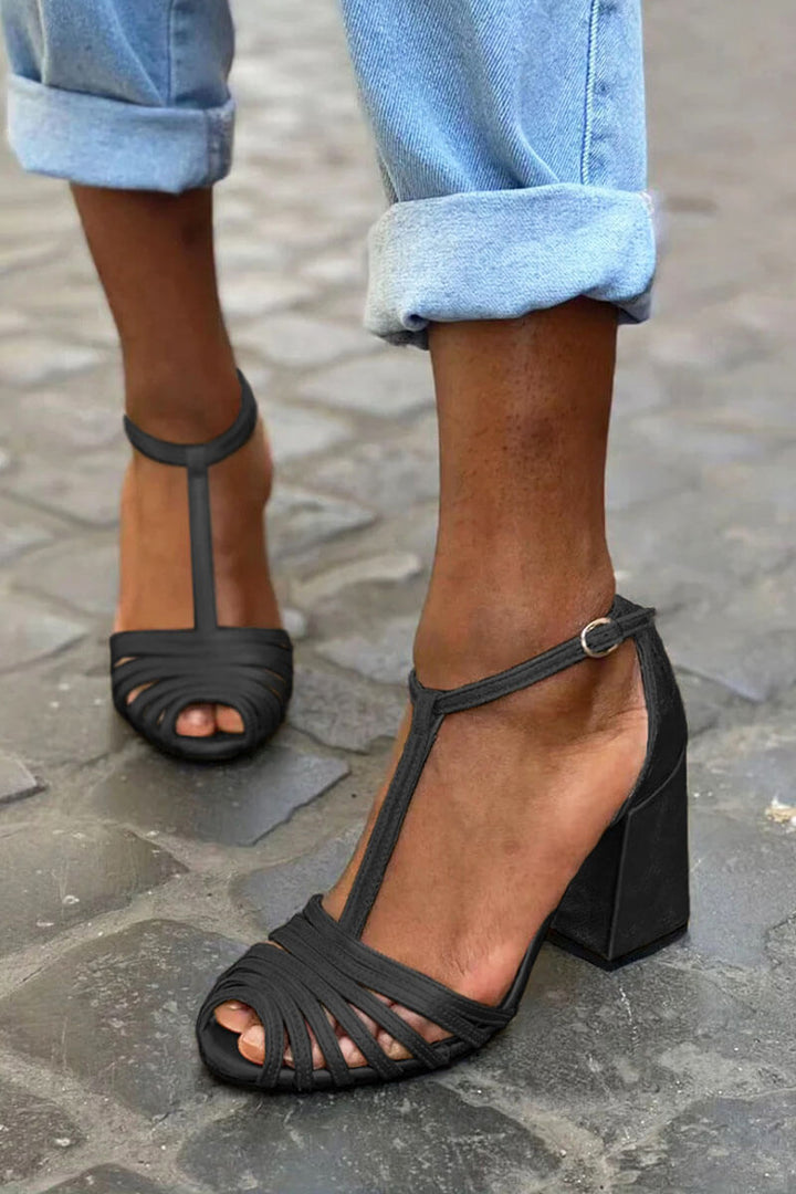 Cecilia – Klacksandal med T-rem och spänne