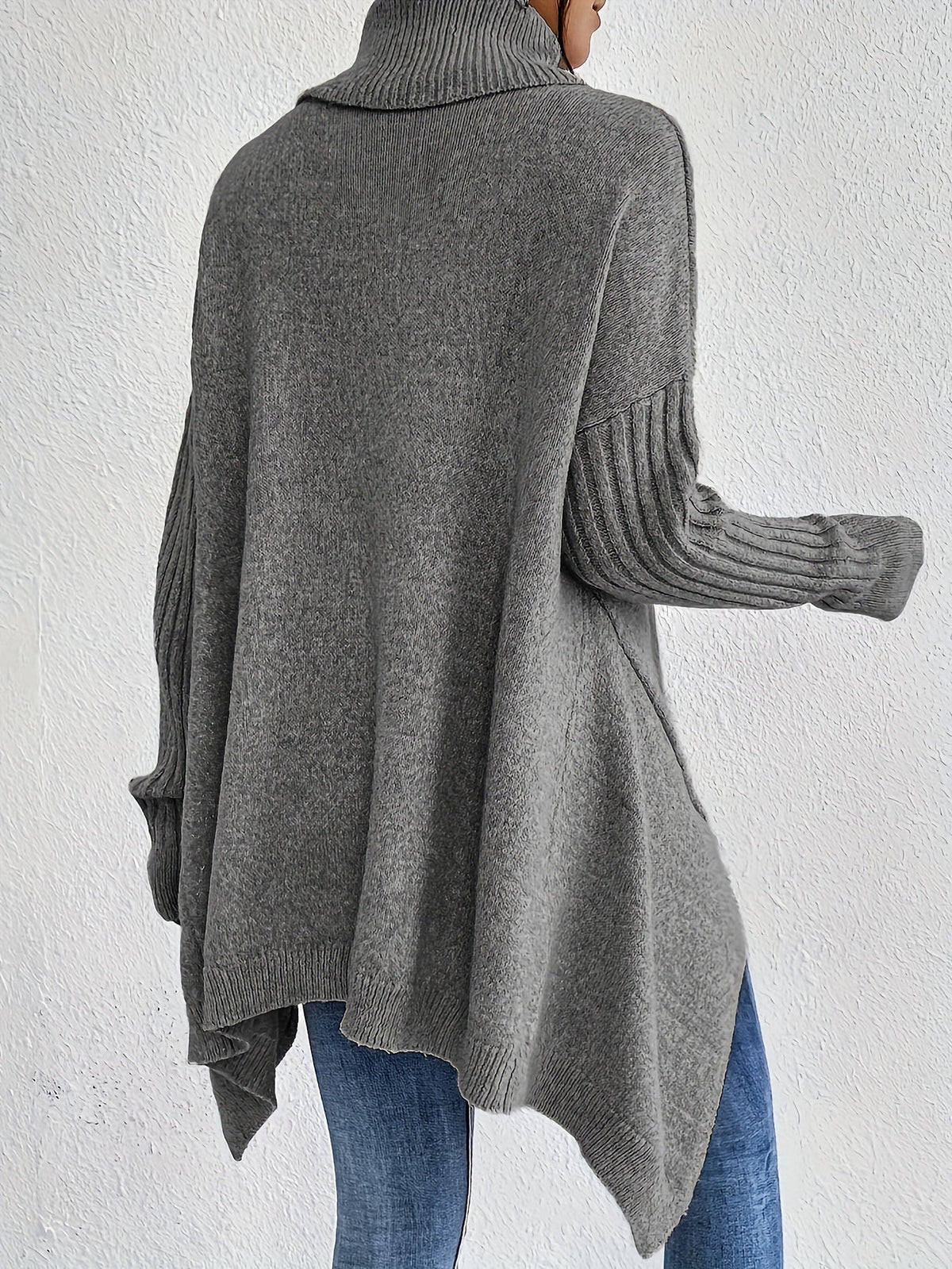 Elva – Oversized polotröja med asymmetrisk kant