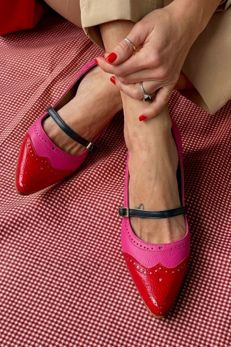 Svea – Spetsig ballerina med brogue-detaljer