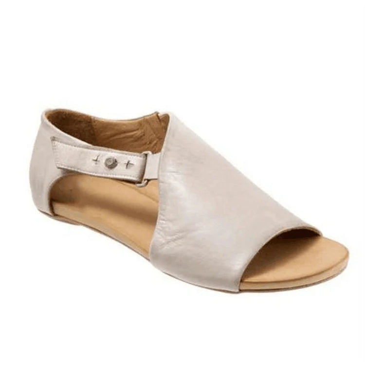 Ingrid – Platta sandaler med cut-out och spänne