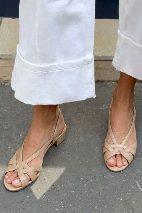 Gittan – Slingback-sandal med flätade remmar och låg klack