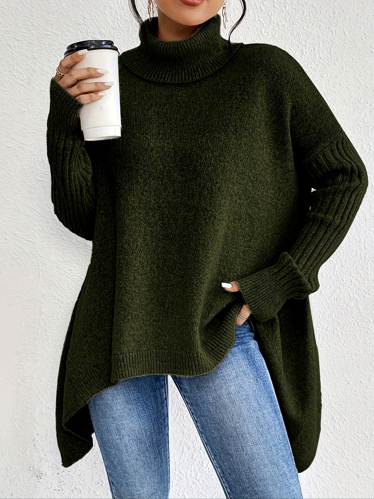 Elva – Oversized polotröja med asymmetrisk kant