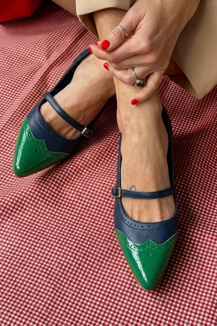 Svea – Spetsig ballerina med brogue-detaljer