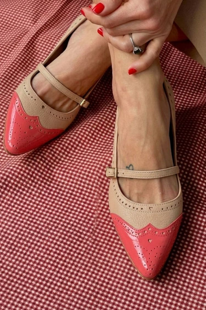 Svea – Spetsig ballerina med brogue-detaljer