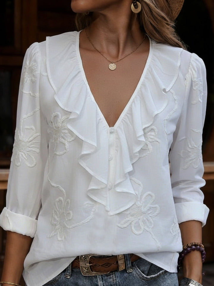 Gabriella – Broderad blus med volangdetaljer