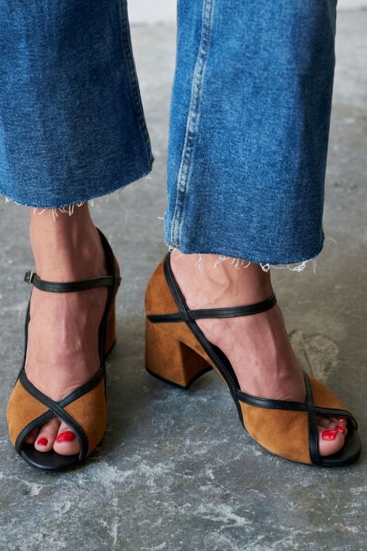 Edit – Blockklackad sandal med color block-design