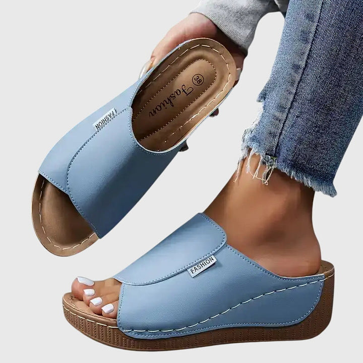 Josefin – Ortopediska kilklackade sandaler