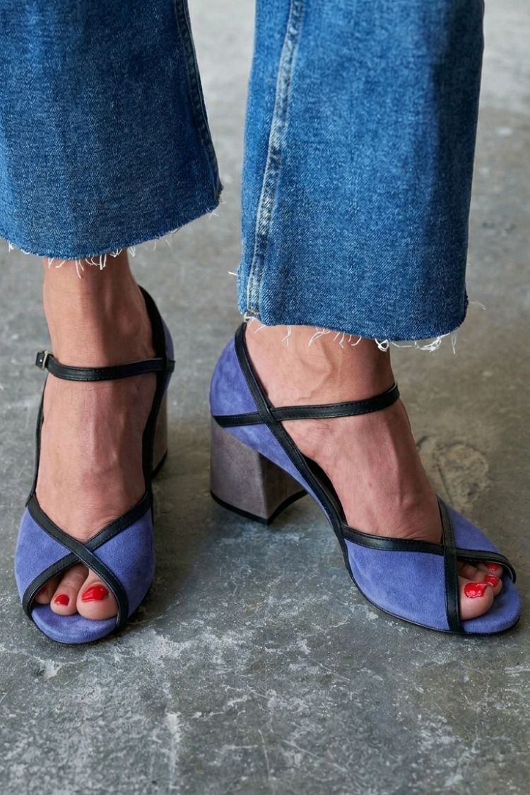 Edit – Blockklackad sandal med color block-design