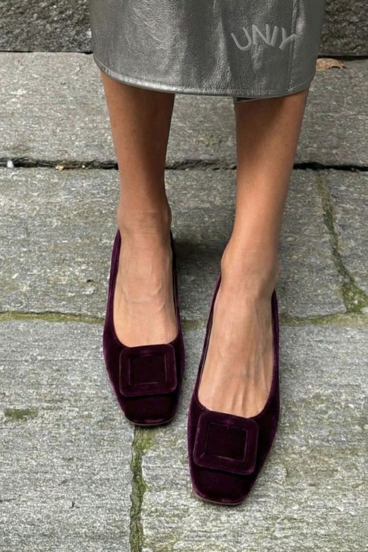 Ylva – Sammetsballerina med fyrkantig spänne