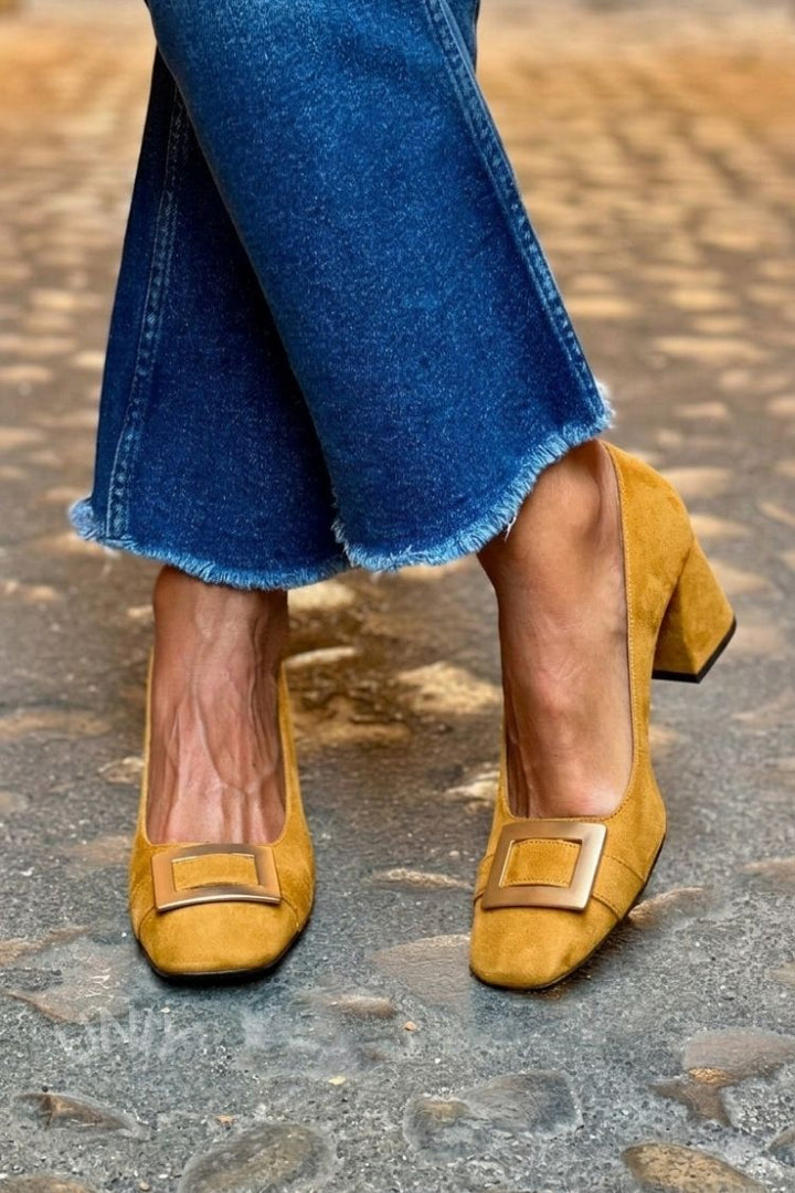 Monica – Pumps med fyrkantig tå och spänne