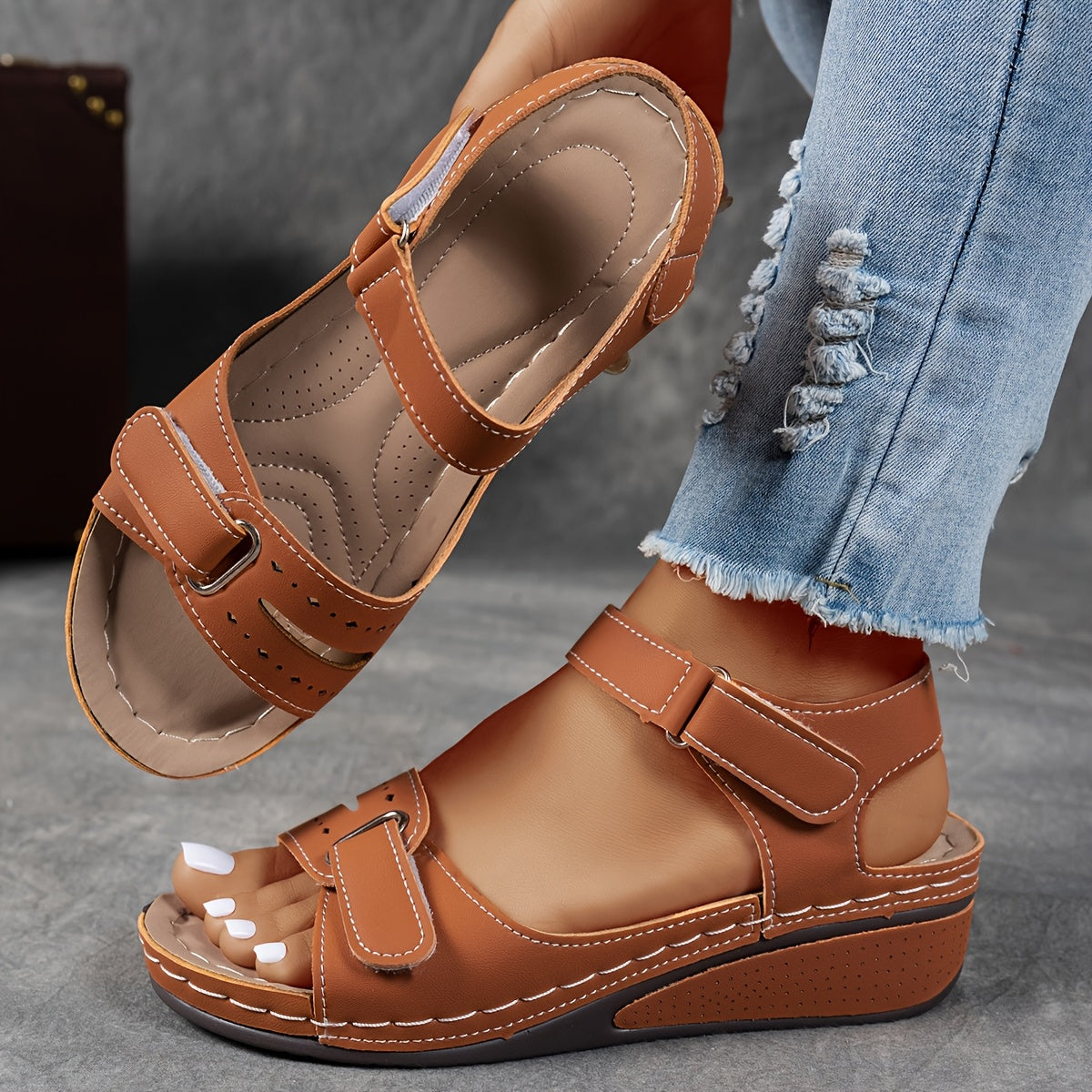 Elida – Ergonomiska kilsandaler med kardborreband