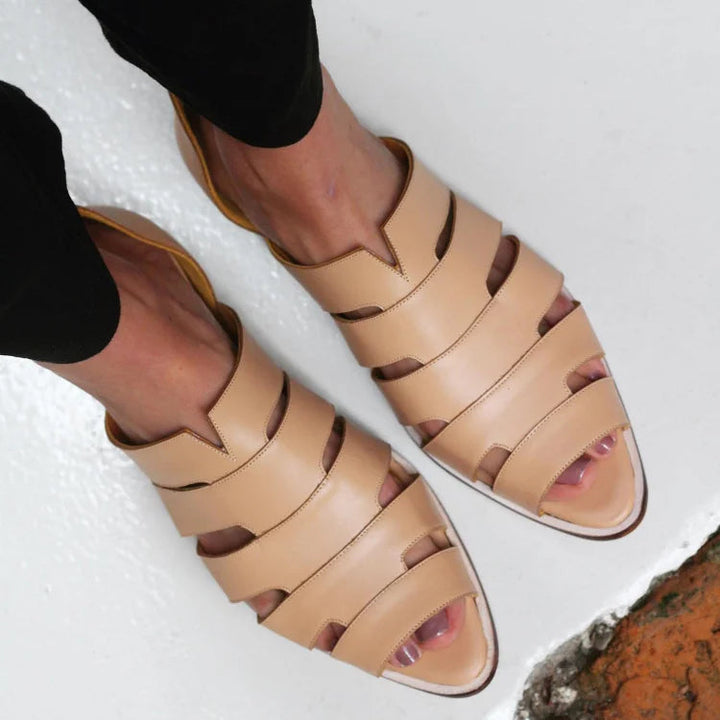 Elin – Slip-on sandal med cut-out detaljer