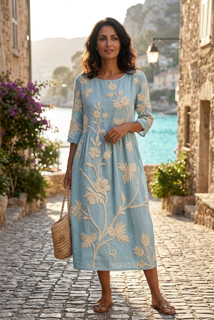 Klara – Midiklänning med broderade blommor