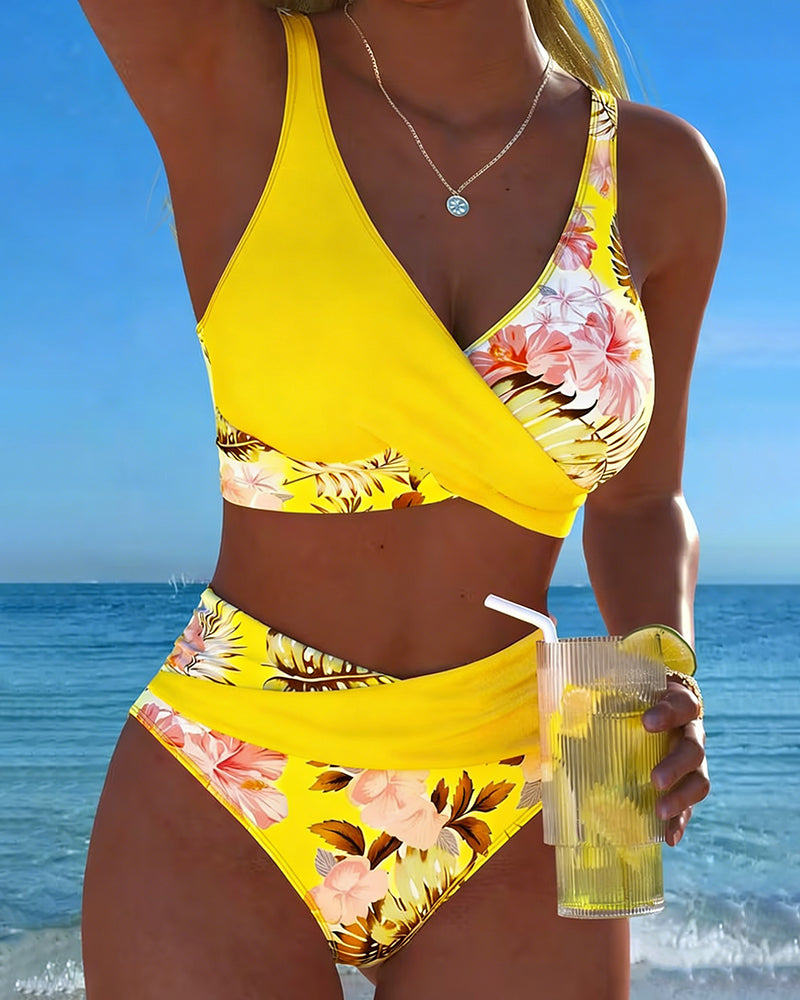 Gun – Blommig bikini med kontrastdetaljer