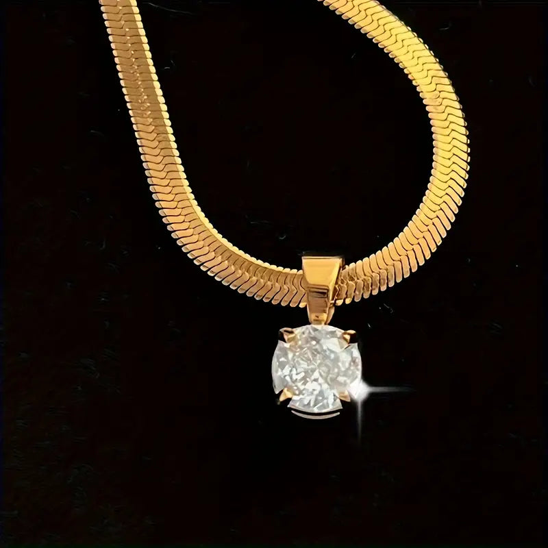 Berit – elegant guldhalsband med rinhalstenshänge