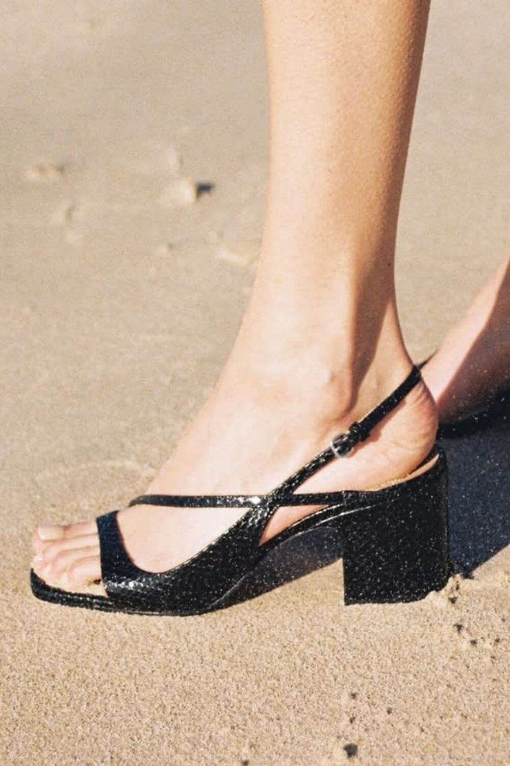 Gudrun – Sandaler med remmar och blockklack