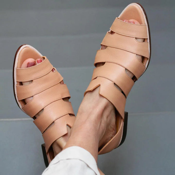 Elin – Slip-on sandal med cut-out detaljer