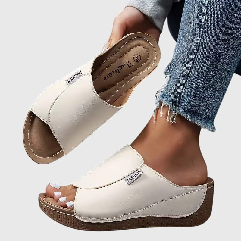 Josefin – Ortopediska kilklackade sandaler