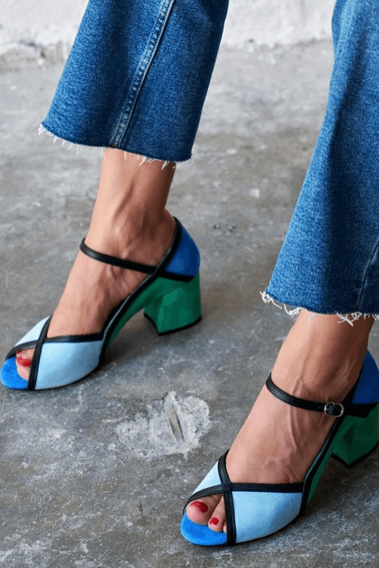 Edit – Blockklackad sandal med color block-design