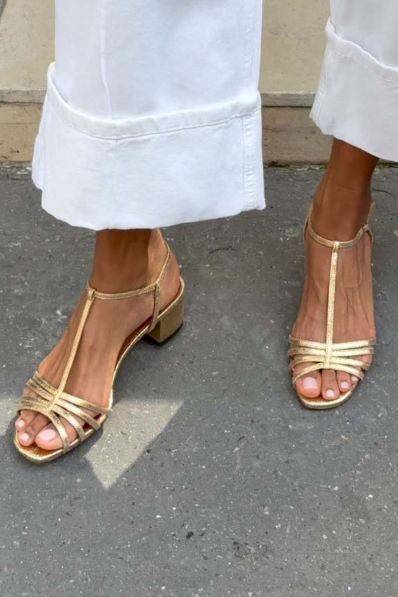 Berit – Sandaler med T-rem och blockklack