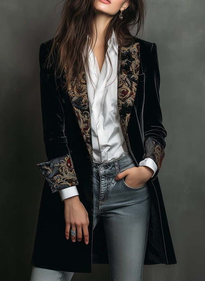 Lilian – Lång sammetsblazer med barockbroderade detaljer