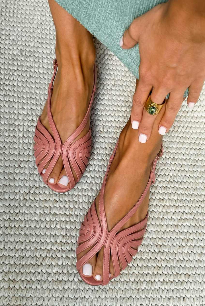 Marilyn – Platta sandaler med vävda remmar