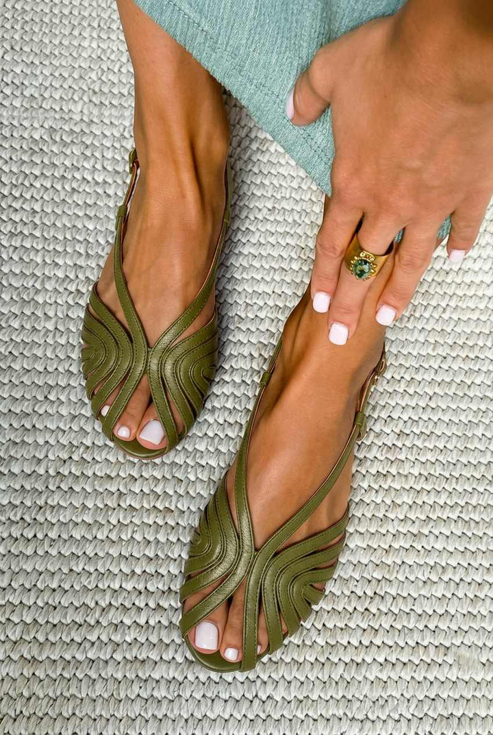 Marilyn – Platta sandaler med vävda remmar
